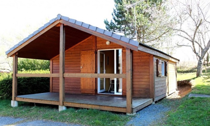 Treignat Cottage | Chalets Familiaux avec Terrasse, Activités en Été et Tous Conforts au Camping 2 Étoiles