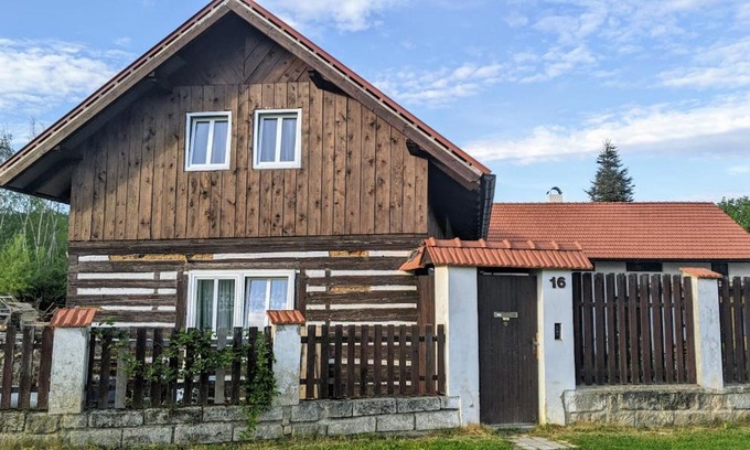 Dolni Bousov House | Chalupa u rybníka Střehom
