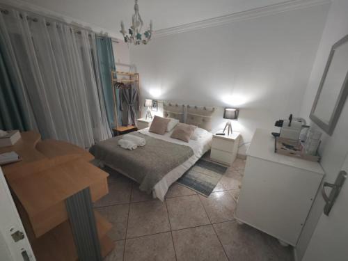 Champagne-au-Mont-d'Or House | Chambre dans villa avec SDB WC et piscine privée