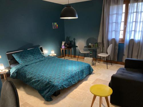 Sereilhac House | Chambre dans anciennes écuries