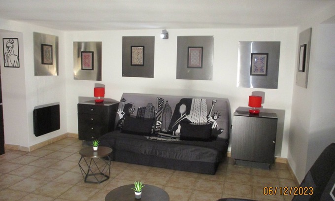 Argenteuil Bed & Breakfast | Chambre de 55m2 Entièrement Indépendante Avec Salon, Bureau et Espace Snacking