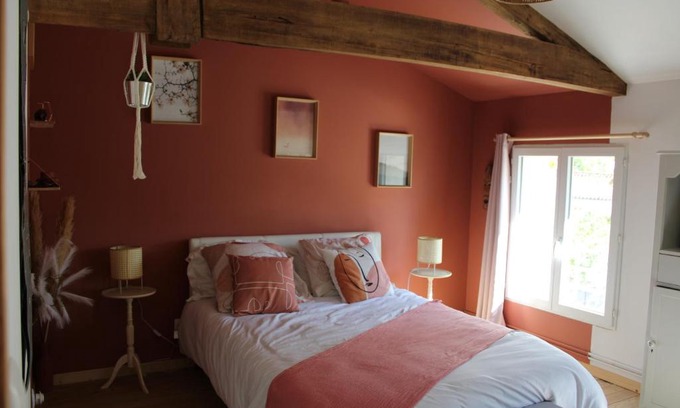 La Brousse House | Chambre terracotta à la campagne