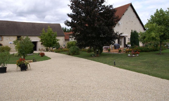 Farges-en-Septaine Bed & Breakfast | Chambres d'Hôtes Domaine d'Augy
