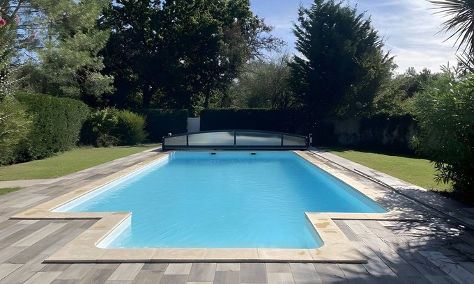 Montpon-Menesterol House | Champaubier House – Heated Pool, Private Park, Ideal for 10 Guests in Montpon-Ménestérol