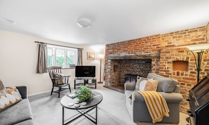 Winterborne Kingston Cottage | Chapel Cottage - sleeps 4 guests in 2 bedrooms