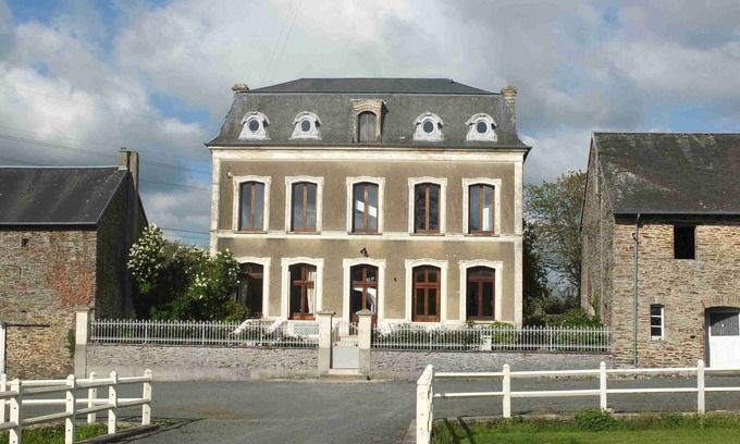 Planquery House | CHARACTER HOUSE FOR 10 people/sauna