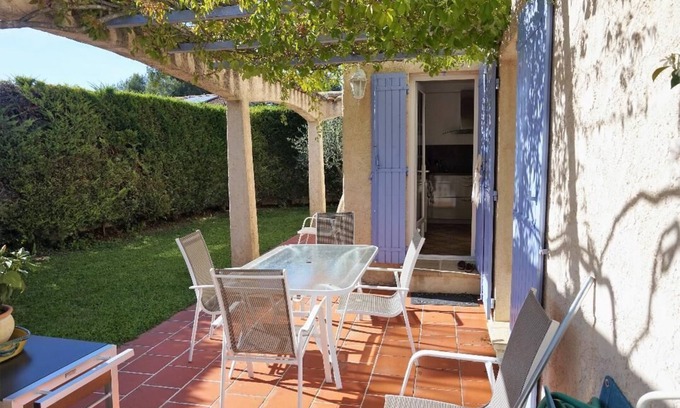 Saint-Cannat House | Character villa in a housing estate