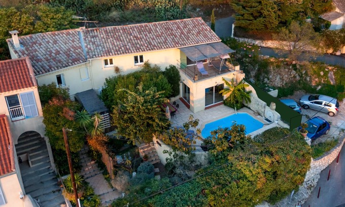 Allauch Villa | Character villa with swimming pool and panoramic view of Marseille harbor