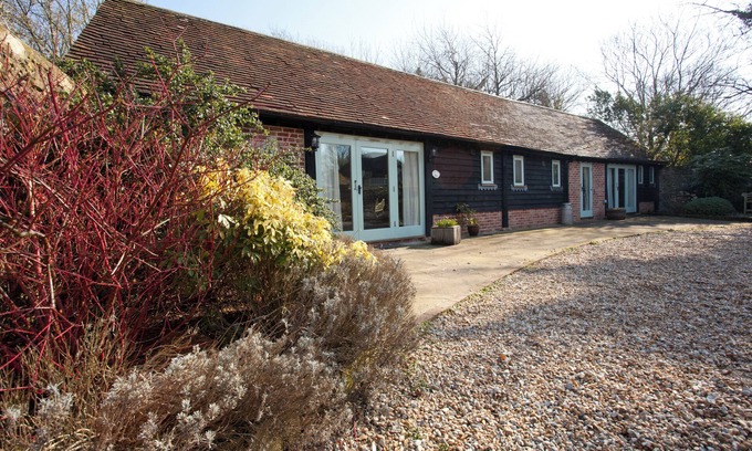 Pulborough Cottage | Characterful barn conversion on working farm.