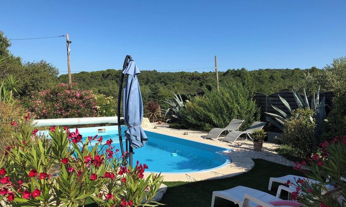 Saint-Laurent-La-Vernede Apartment | Charmant Studio Avec Terrasse et Piscine à 1/4 h d' Uzès - Climatisé