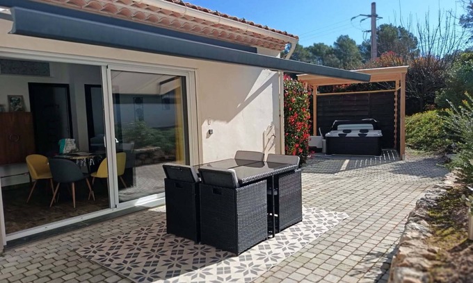 Taradeau House | Charmante Maison de Vacances T3 Terrasse, Jardin et Jacuzzi