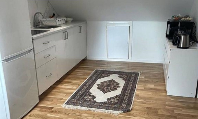 Vallentuna Villa | Charmig och Nybyggt Familjvänligt Boende i Naturområde 80 kvm