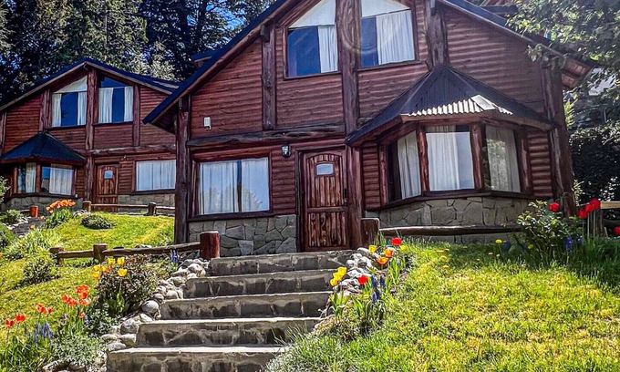 Llao Llao Cabin | Charming cabin in Bariloche, near the lakes and Puerto Pañuelos.