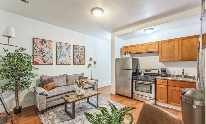 Center City West Apartment | Charming 1/1 | Center City | Sleeps 4 | Fast WiFi