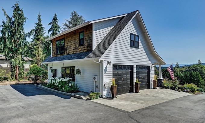 Cathcart Cottage | Charming 1-bedroom house with WiFi, AC in lovely Snohomish