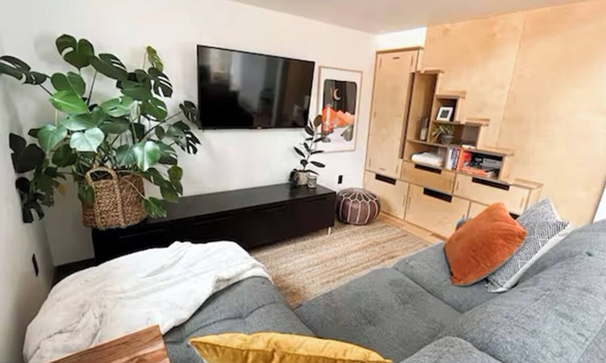 Old Farm District House | Charming 1-bedroom house in amazing Bend with AC