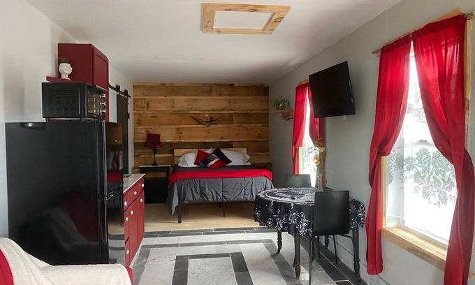 Jay Apartment | Charming 1-bedroom Studio, near Whiteface, new construction, amazing viewsn