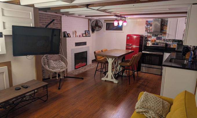 SeaTac House | Charming 1-bedroom unit in tranquil Burien with WiFi, AC, private yard