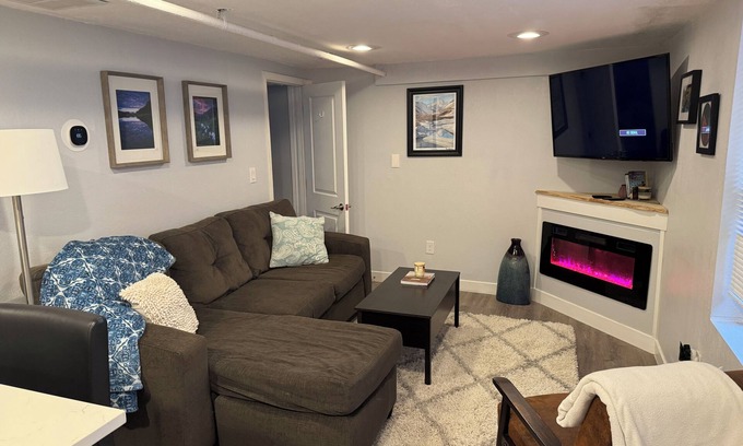 Washington Park West Apartment | Charming 1 bedroom Wash Park guest suite w/fireplace