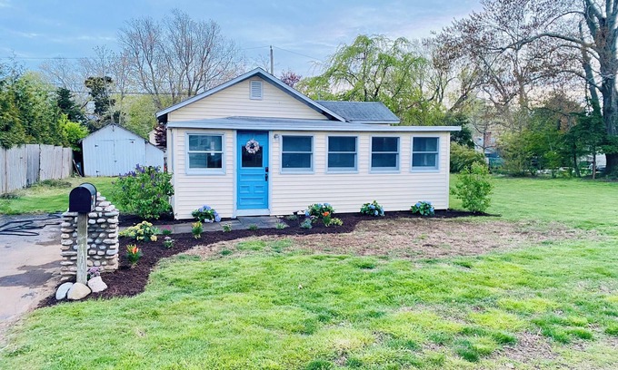 Old Saybrook Cottage | Charming 1920's no frills cottage in peaceful Old Saybrook