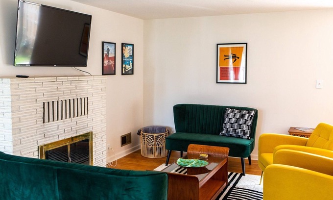 Baker City House | Charming 1950s Time Capsule Near Downtown Baker City, Oregon