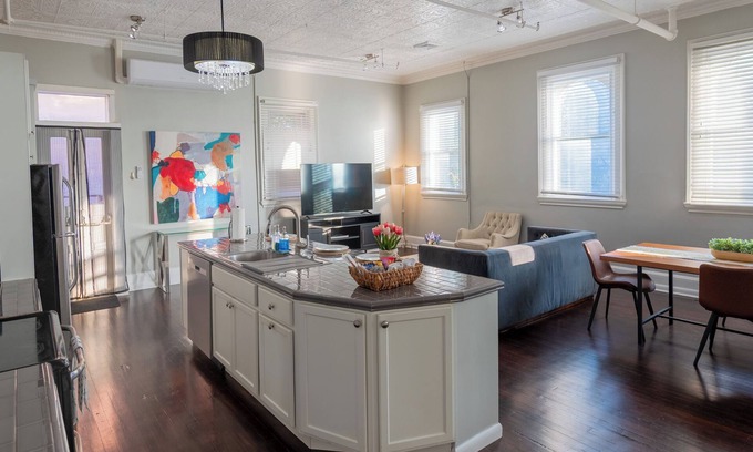 Albany Apartment | Charming 1BR Albany retreat w/parking & full kitchen, near MVP Arena, Washington Park & dining