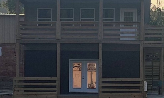 Mount Gay Apartment | Charming 2-bed/1 bath apartment in Logan near HMTS, dining, and shopping