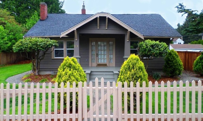 Olde Town House | Charming 2 bed/1 bath Craftsman 1 block from downtown Issaquah