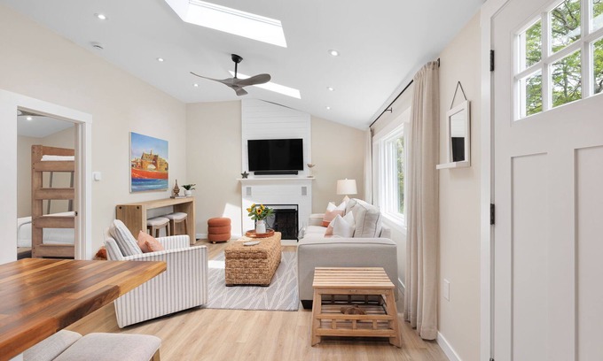 Kenyon House | Charming 2-bedroom house in South Kingstown with pass to beach