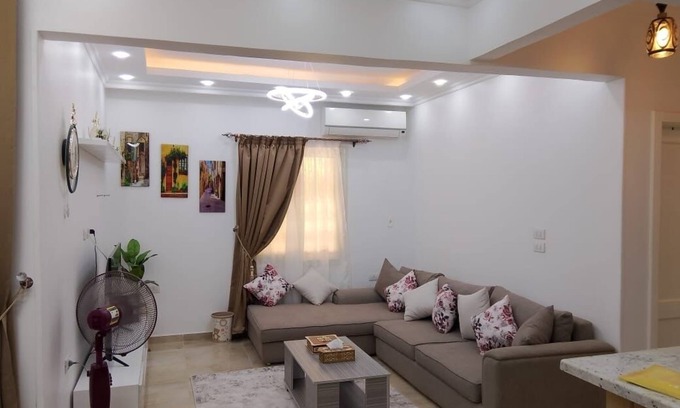 Kirdasah Apartment | Charming 2-bedroom apartment in Garden October with AC, WiFi , behind pyramids