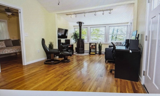 Greenwood Lake Cottage | Charming 2-bedroom cottage in delightful Greenwood Lake with WiFi, AC