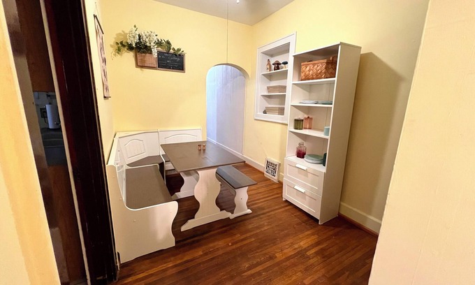 Belleville Apartment | Charming 2-bedroom apartment in beautiful Belleville with WiFi