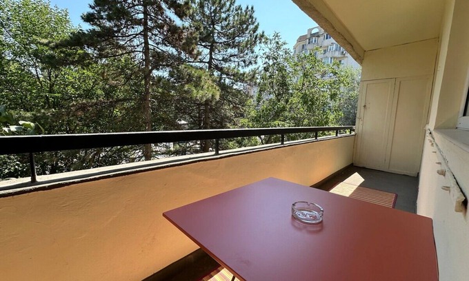 Constanta Apartment | Charming 2-bedroom apartment with WiFi, AC in delightful Constanta - TOMIS