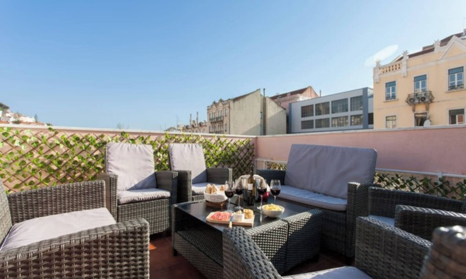 Pena Apartment | Charming 2 Bedroom Apartment in City Centre Lisboa