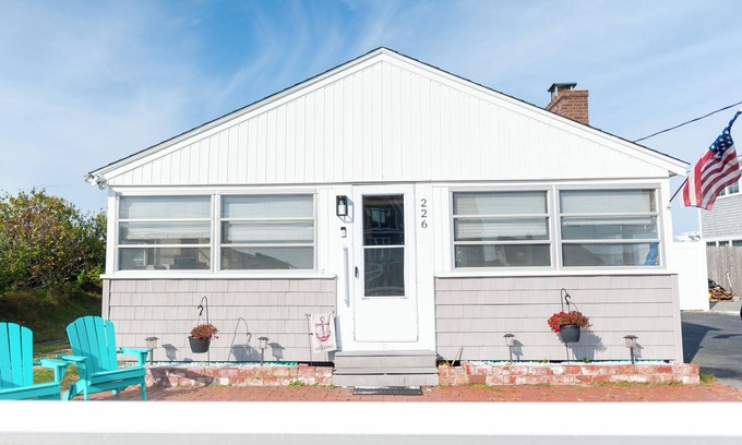 Seabrook Cottage | Charming 2-bedroom cottage at fabulous Seabrook Beach with breathtaking sunsets!