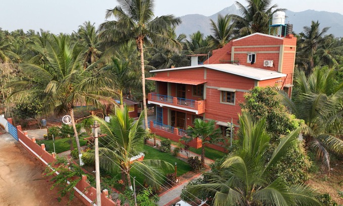 Coimbatore Other | Charming 2-bedroom farmhouse with WiFi, AC in pristine Alanthurai, Coimbatore