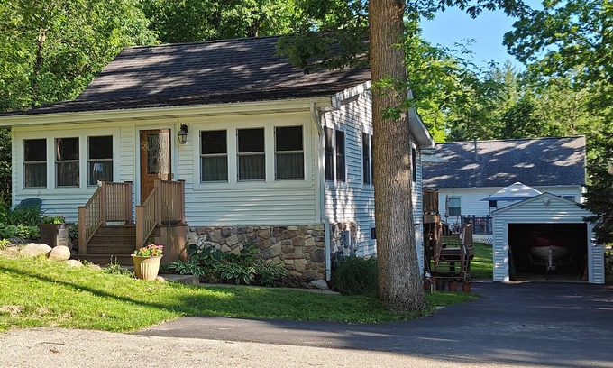 Twin Lakes House | Charming 2-bedroom house with WiFi, AC in delightful Twin Lakes