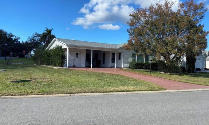 The Villages House | Charming 2-bedroom house in serene Lady Lake Villages home with AC