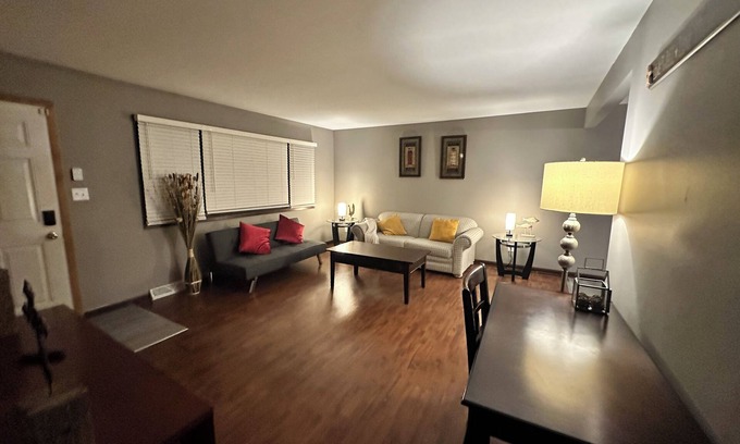 DeKalb House | Charming 2-bedroom house in DeKalb