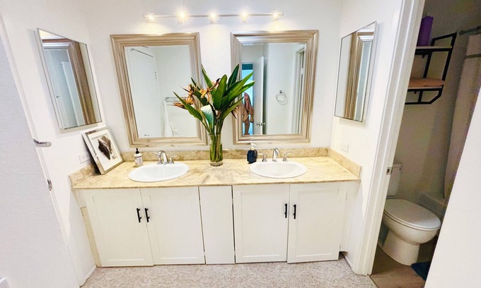 University City House | Charming 2-bedroom townhome with WiFi in most-wanted town in San Diego county.