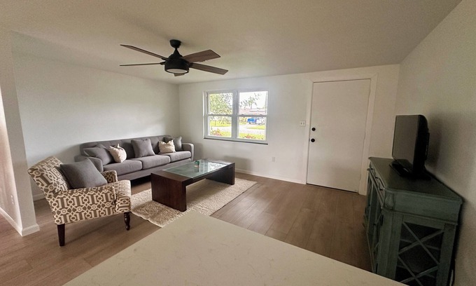 Jasmine Lakes House | Charming 2-bedroom house in brilliant Port Richey with AC