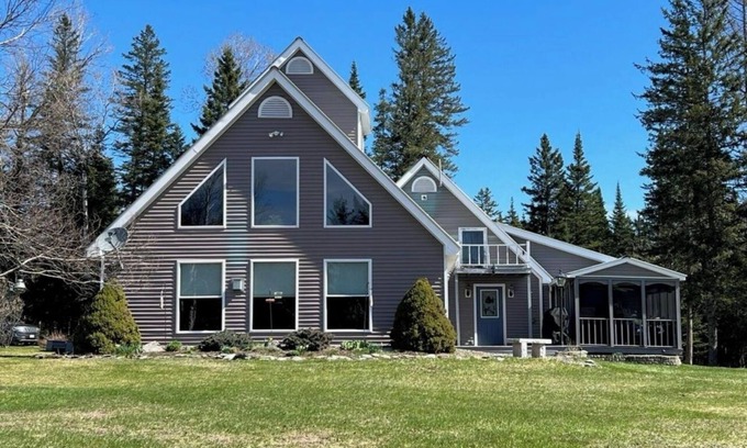 Sangerville House | Charming 2-bedroom house in awesome Sangerville with WiFi, AC and big yard