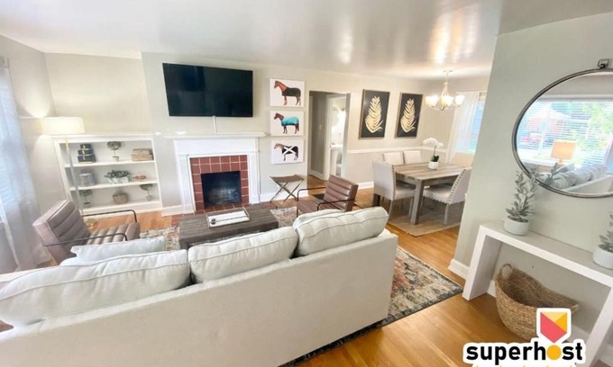 Lexington House | Charming 2 BR 1 BA with outdoor patio and grill close to downtown