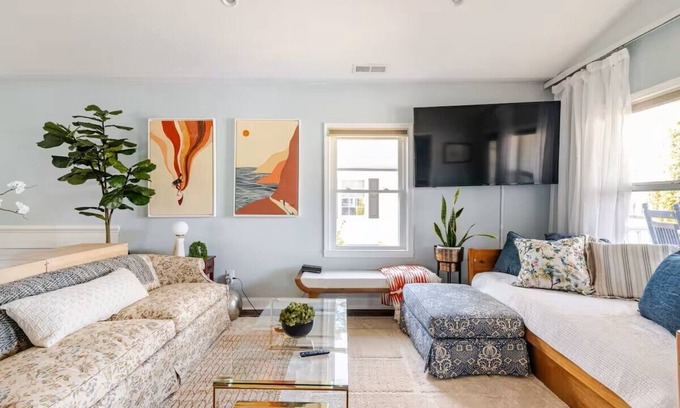 South Belmont House | Charming 2BR 2BA home - Belmont Hist District, steps from Stowe Manor & Downtown