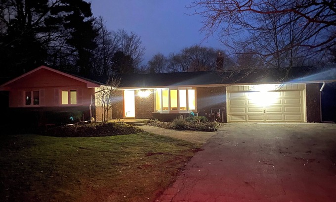 Georgetown House | Charming 3-Bedroom Home in Quaint Countryside Retreat with Modern Comforts