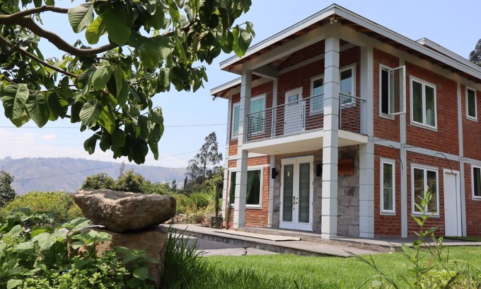 Patate House | Charming 3-bedroom house in enjoyable Tungurahua with WiFi