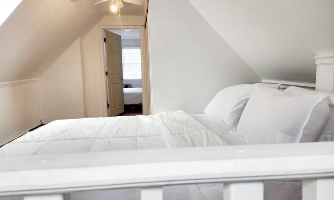 Dix Hills House | Charming 3-bedroom house withAC in Dix Hills