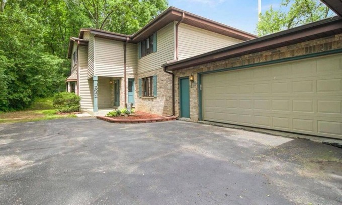 Waukesha House | Charming 3-Bedroom House-Ideal for a Relaxing Stay