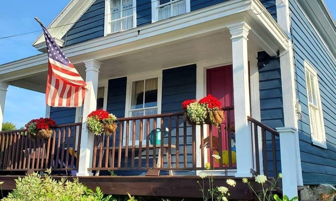 Wadhams House | Charming 3-bedroom house with AC and WiFi in serene Westport