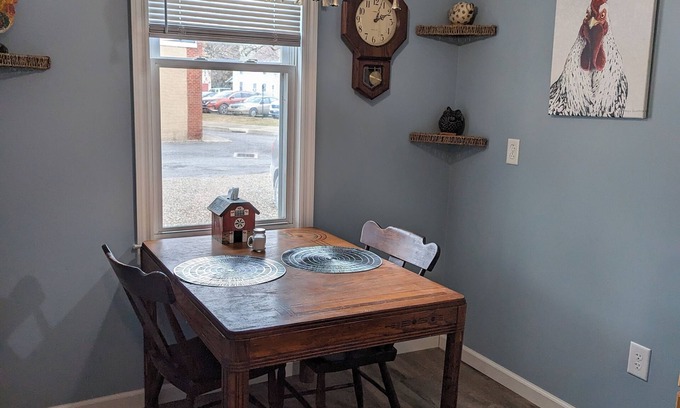 Sunbury House | Charming 3-bedroom house in serene Sunbury with AC, WiFi